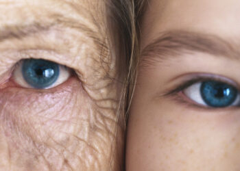 Mokslininkai atskleidė šokiruojantį faktą: žmonės staiga pasensta dviem gyvenimo etapais