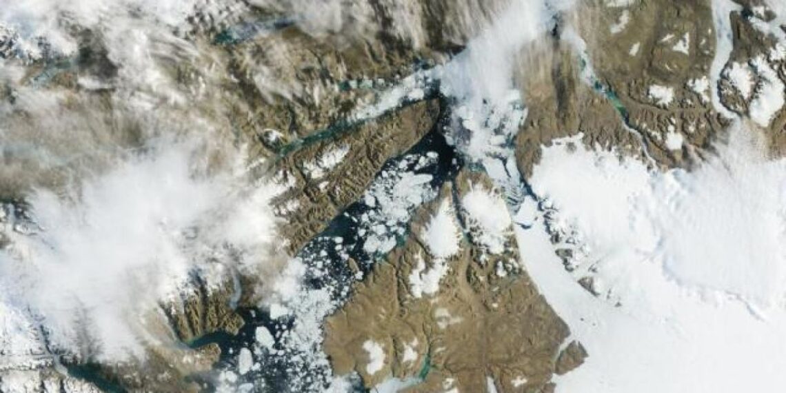 Mokslininkai stebi nerimą keliantį reiškinį: „pulsuojantys“ ledynai juda iki 60 metrų per dieną