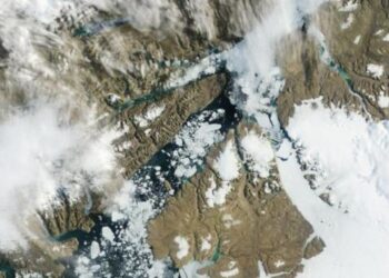 Mokslininkai stebi nerimą keliantį reiškinį: „pulsuojantys“ ledynai juda iki 60 metrų per dieną