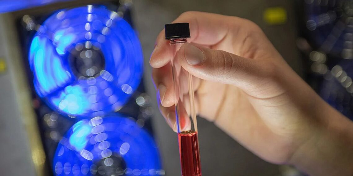 Naujas proveržis energetikoje: saulės įkraunama baterija pasiekė 72 % efektyvumą