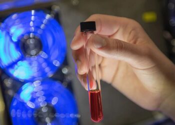 Naujas proveržis energetikoje: saulės įkraunama baterija pasiekė 72 % efektyvumą