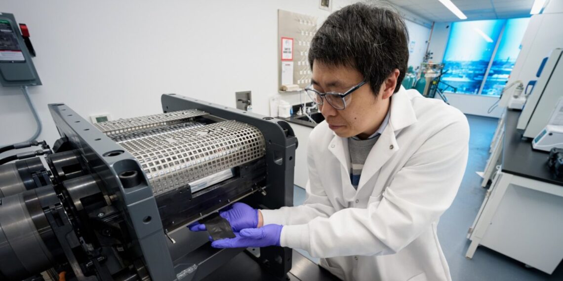 Mokslininkai nustebino rinką: naujos EV baterijos krausis gerokai greičiau