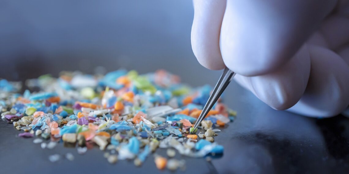 Mokslininkai nustebino pasaulį: iš plastiko atliekų, pasitelkę saulės energiją, gamina valgomą actą