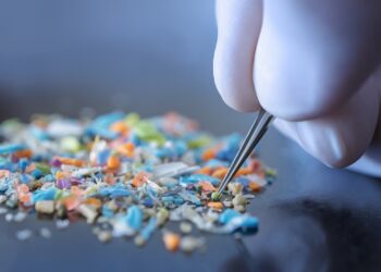 Mokslininkai nustebino pasaulį: iš plastiko atliekų, pasitelkę saulės energiją, gamina valgomą actą