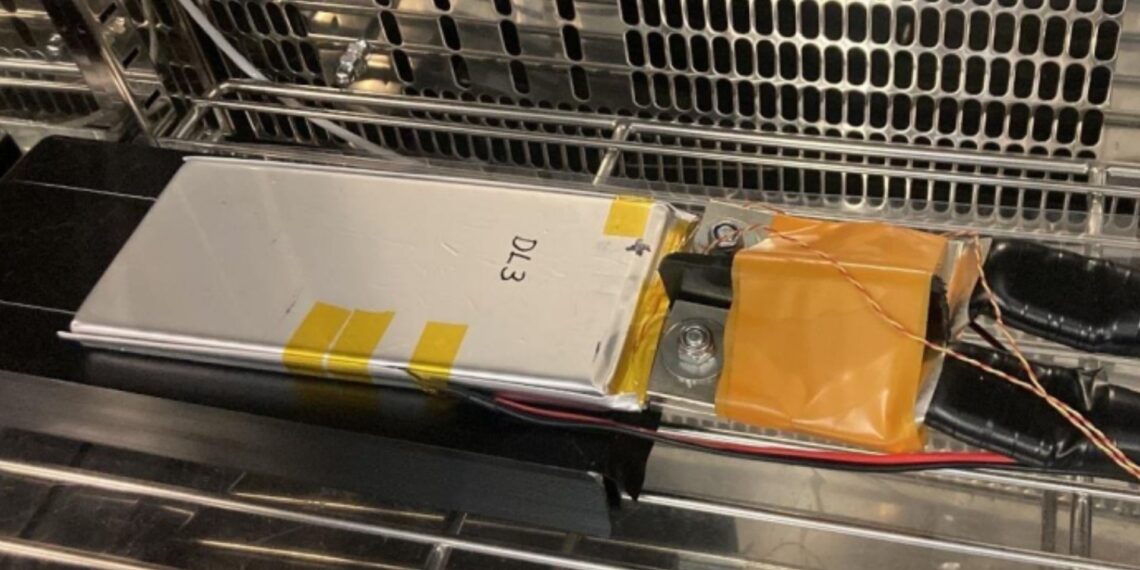 Mokslininkai pristatė naują bateriją: iki 80 proc. įkrovos per 4,5 minutės