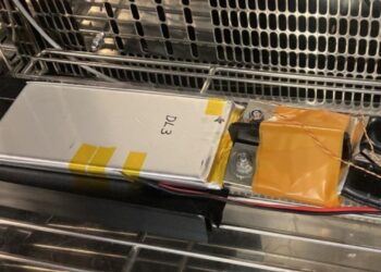 Mokslininkai pristatė naują bateriją: iki 80 proc. įkrovos per 4,5 minutės