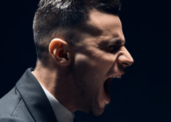 Mokslininkai paneigė populiarų mitą: rėkimas ir daiktų daužymas pykčio nemažina