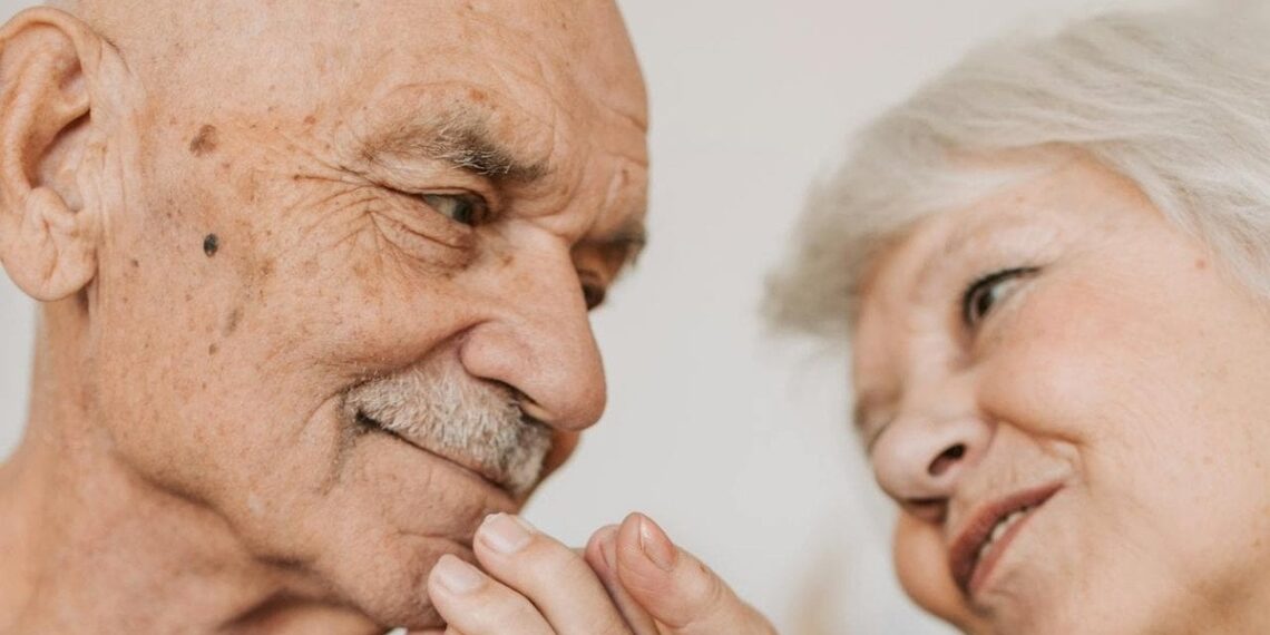 Mokslininkų tyrimas: šiuolaikiniai žmonės teoriškai gali gyventi iki 200 metų