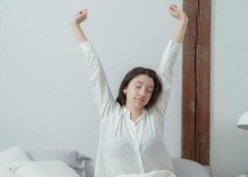 Ar galima išsimiegoti į priekį? Ekspertai ginčijasi dėl miego skolos