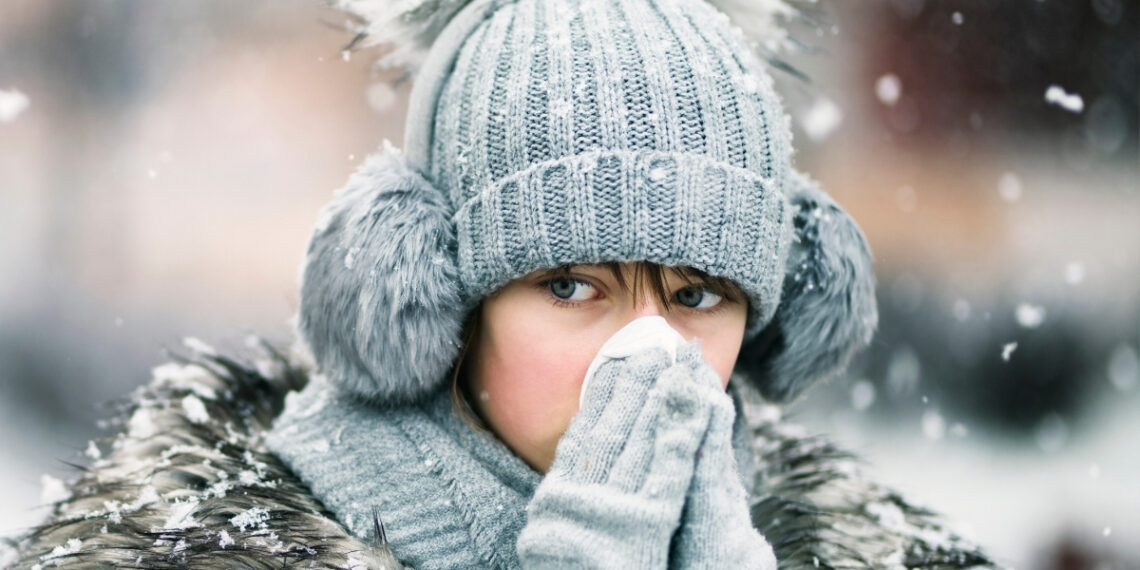 Ar tikrai galime jausti šaltį „kauluose“?Mokslininkas paaiškina, kas vyksta kūne