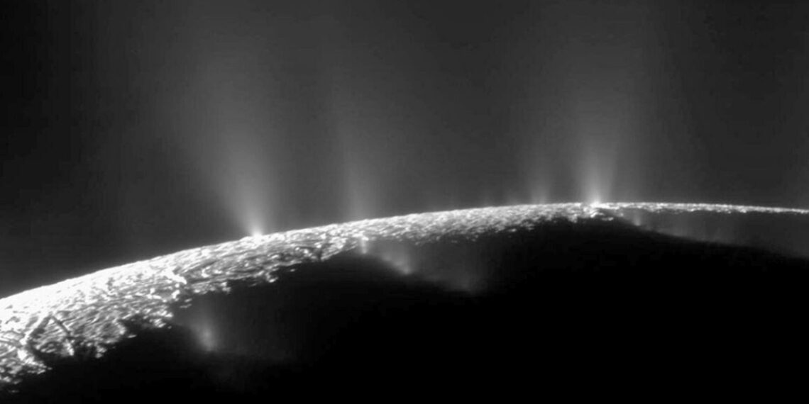 Mokslininkai priblokšti: mažas dangaus kūnas siunčia netikėtus signalus