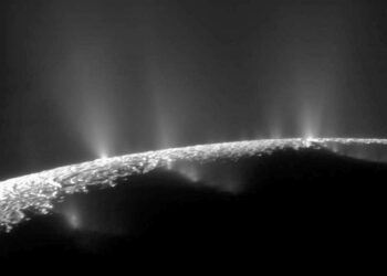 Mokslininkai priblokšti: mažas dangaus kūnas siunčia netikėtus signalus