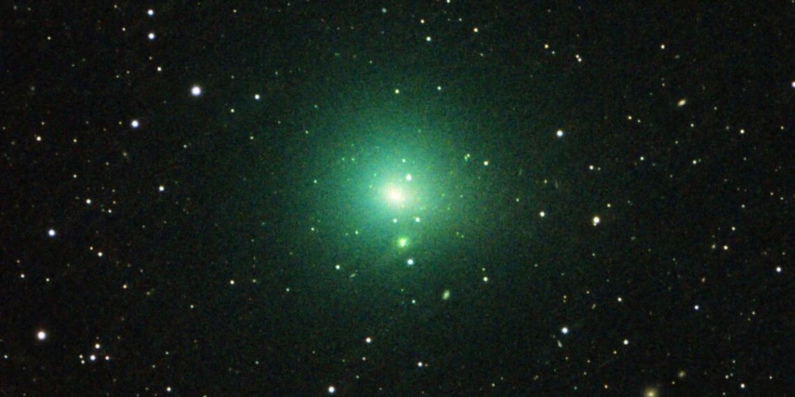 Kometa po skrydžio pro Saulę netikėtai pakeitė sukimosi kryptį – mokslininkai ieško paaiškinimo