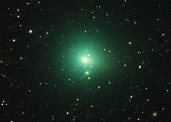 Kometa po skrydžio pro Saulę netikėtai pakeitė sukimosi kryptį – mokslininkai ieško paaiškinimo