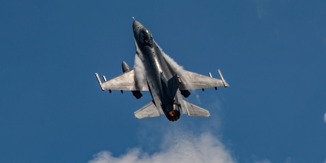 Turkijoje sudužo F-16 naikintuvas: žuvo patyręs pilotas