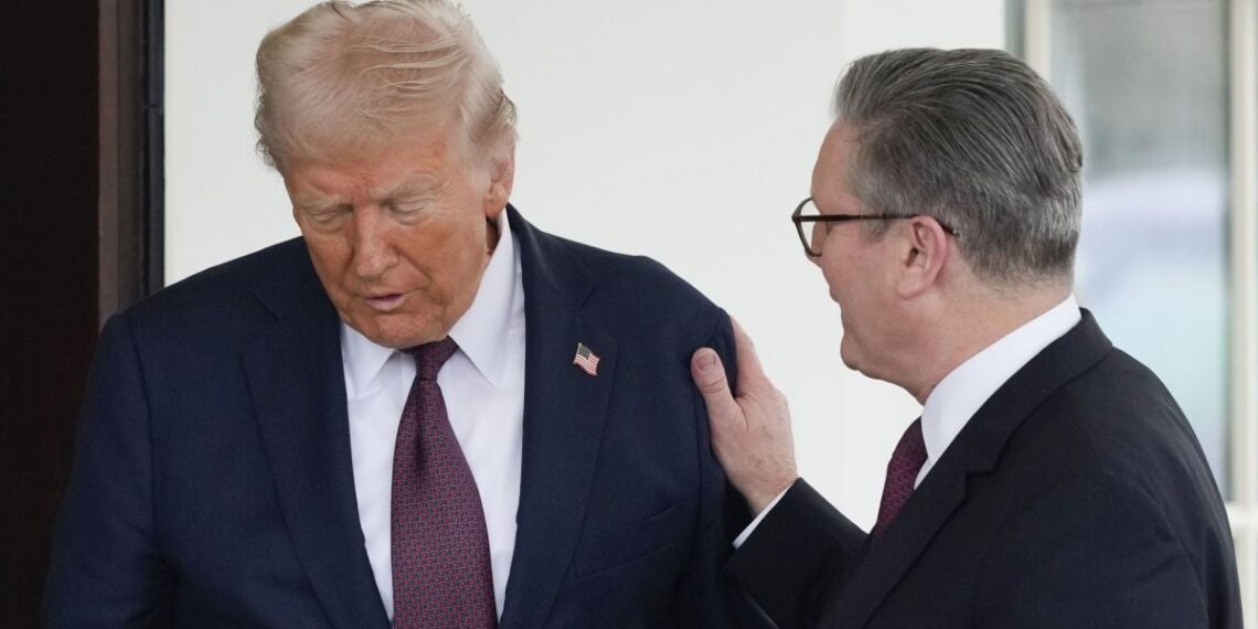 Slaptas skambutis po Ženevos aklavietės: apie ką kalbėjosi Starmeris ir Trumpas?