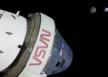 Šokas NASA: netikėtas kuro nuotėkis vėl sustabdė „Artemis II“ skrydį į mėnulį