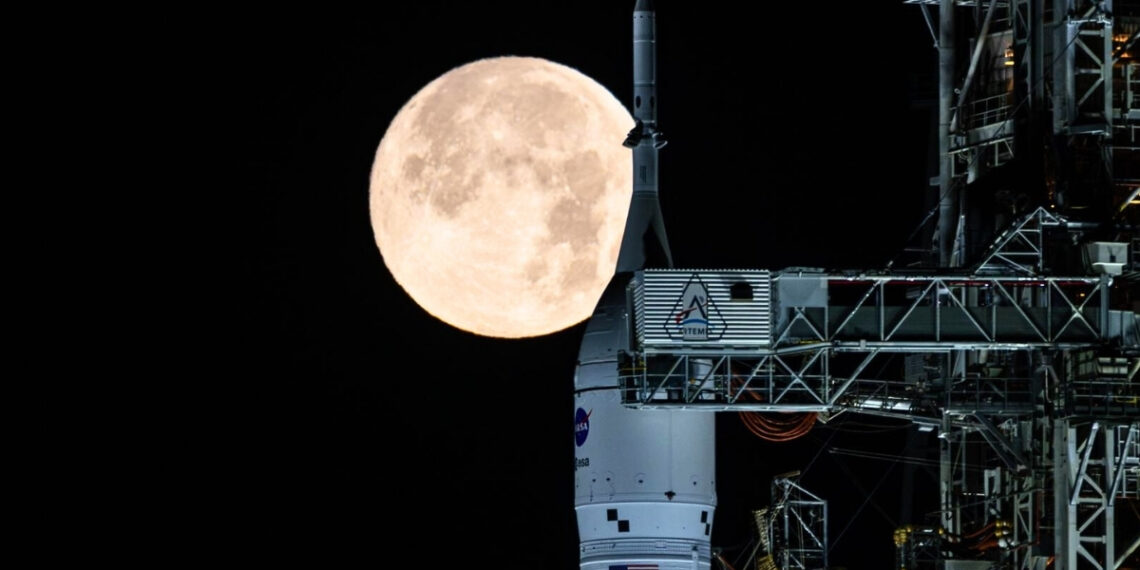 NASA ryžtasi neįtikėtinam žingsniui: slaptos repeticijos prieš lemtingą skrydį į Mėnulį