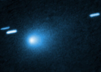 NASA nustebino atradimas: Hablo teleskopas užfiksavo tris simetriškus kosminius čiurkšlių srautus