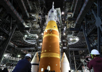 Įgulos misija į Mėnulį atidėta: nustatytas techninis gedimas