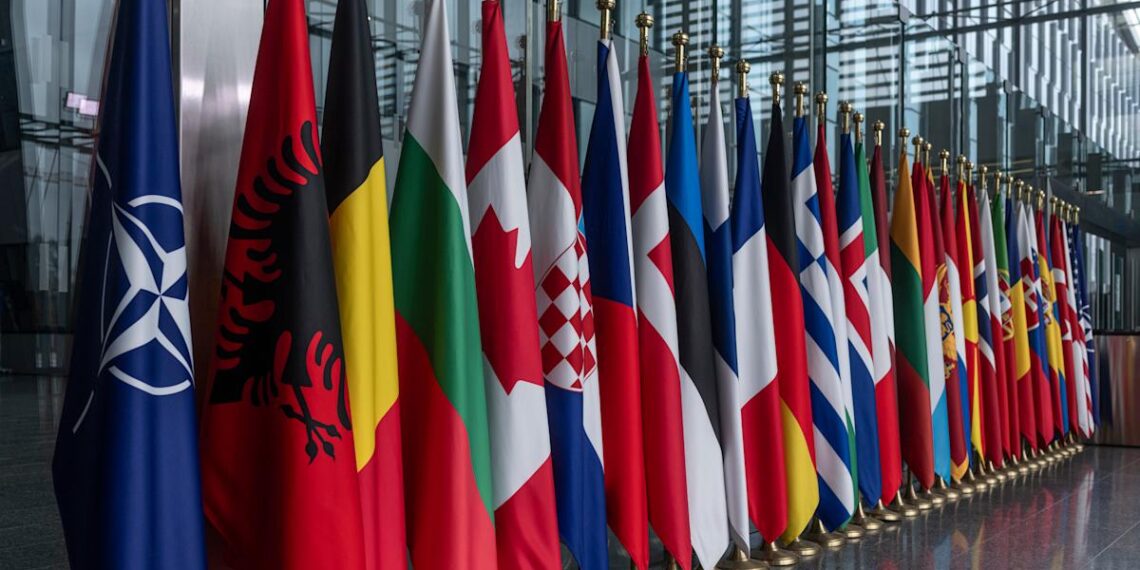 NATO leidžia naudoti „iPhone“ ir „iPad“ slaptai informacijai: ką tai reiškia vartotojams?