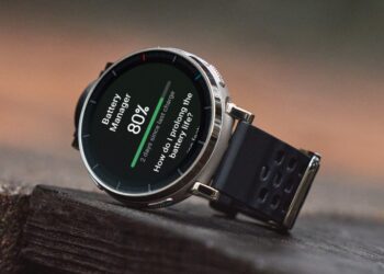 „Amazfit Active 3 Premium“ pristatytas su safyro AMOLED ir 12 dienų baterija