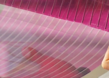 Proveržis saulės energetikoje: naujas priedas leidžia išlaikyti net 93 % galios