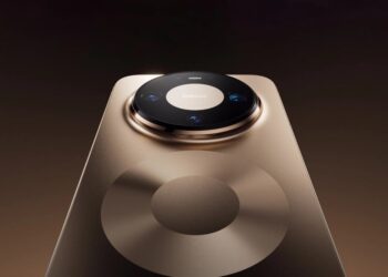 Naujas „Huawei“ flagmanas: itin ryškus ekranas ir galinga kamera