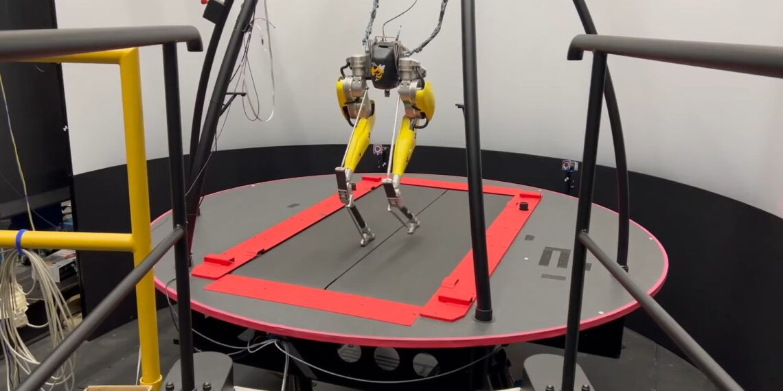 Didelis proveržis robotikoje: humanoidiniai robotai pradėjo vaikščioti gerokai stabiliau