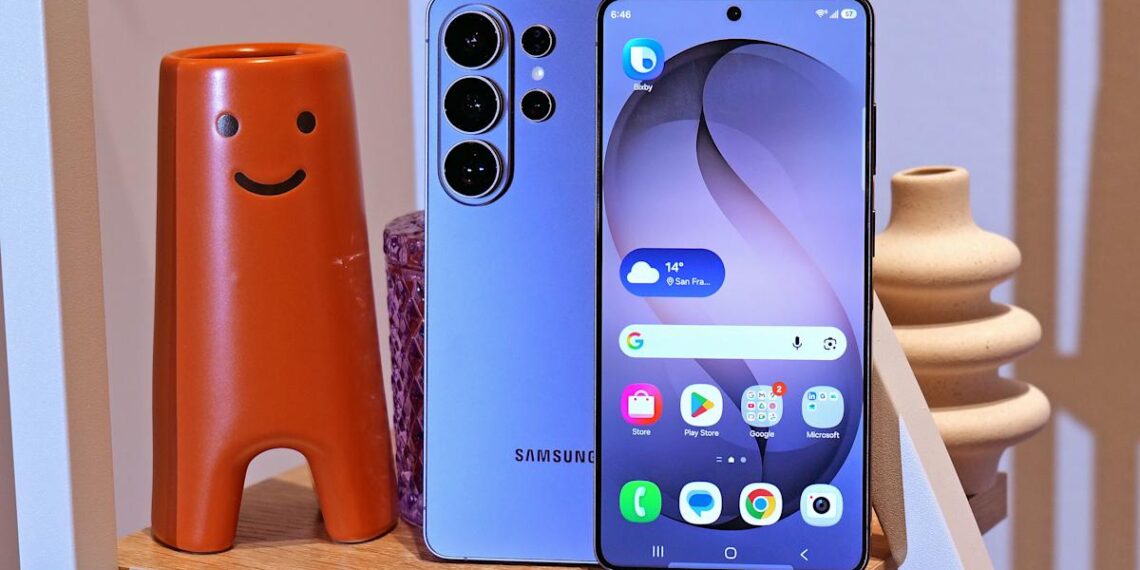 „Samsung Galaxy S26 Ultra“ pristatė naują privatumo funkciją: ekranas slepia turinį nuo pašalinių akių