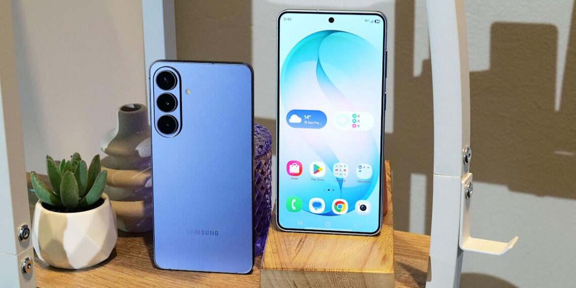 Naujieji „Samsung Galaxy S26“ ir „S26+“ su „Snapdragon 8 Gen 5“: pristatytos svarbios naujovės