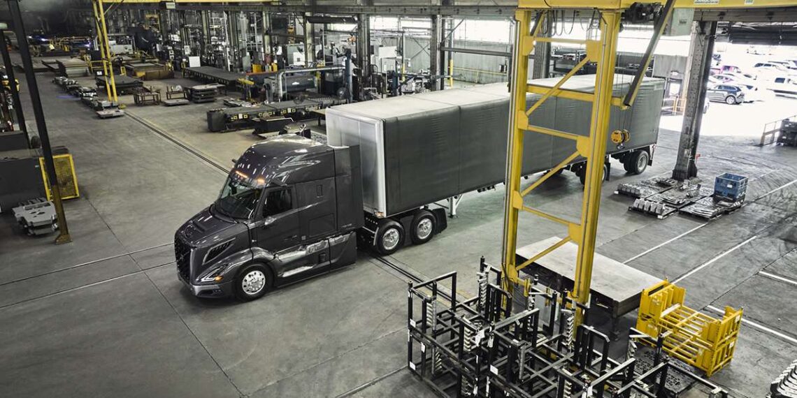 Naujas „Volvo VNR“ nuriedėjo nuo konvejerio: ar tai naujas etapas sunkvežimių rinkoje?