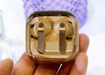 Naujieji „Galaxy Buds 4“ nustebino ekspertus: patobulintas garsas, ANC ir papildomos funkcijos