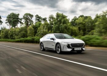 Elektromobilių rinkoje – staigmena: „Mazda 6e“ su įspūdinga rida ir kaina