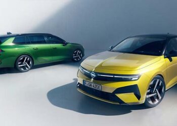 Naujoji Opel Astra Electric su iki 454 km rida: elektra už benzino kainą