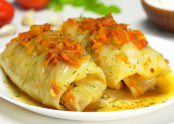 Be virimo ir be plyšimų: kaip lengvai paruošti kopūstų lapus balandėliams