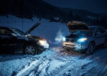 Nedarykite šios klaidos: kodėl „pakrauti“ kitą automobilį gali būti pavojinga