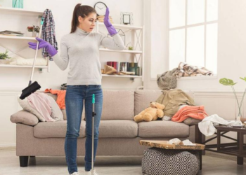 Specialistai perspėja: ši klaida valant baldus ir kilimus gali juos sugadinti