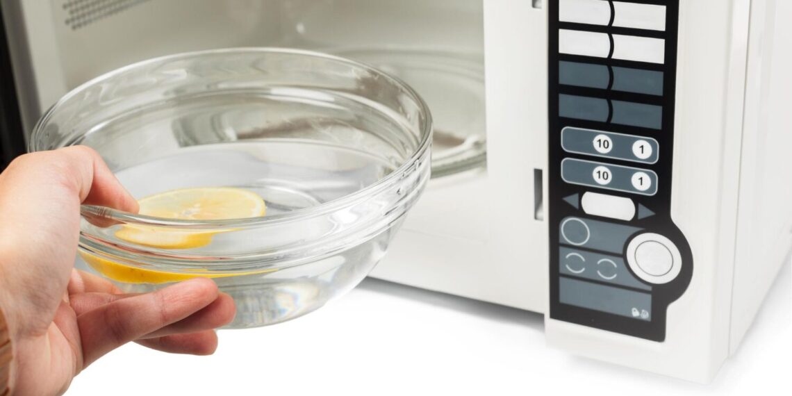 Garų valymo magija: vienas nenuginčijamas būdas pašalinti riebalus ir nešvarumus iš mikrobangų be chemijos