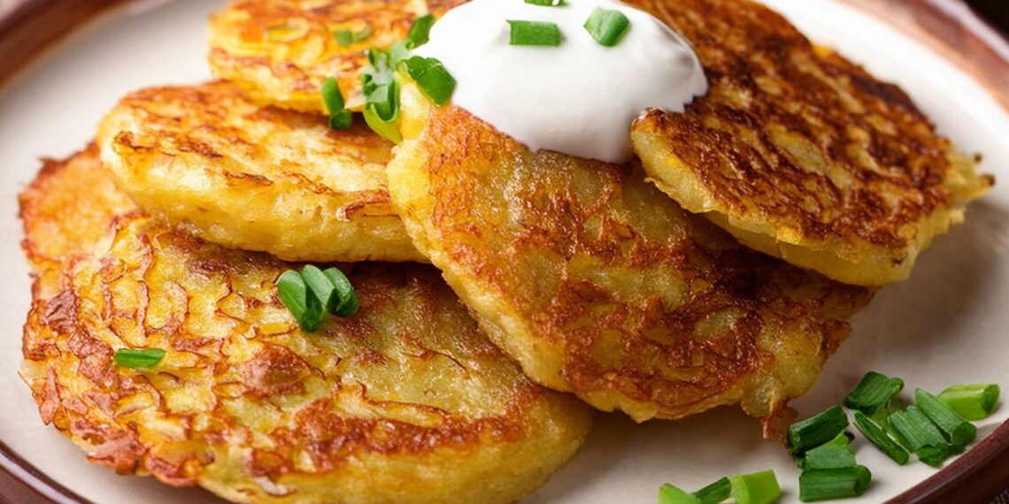 Bulviniai blynai be miltų ir kiaušinių? Šis triukas nustebins net močiutę