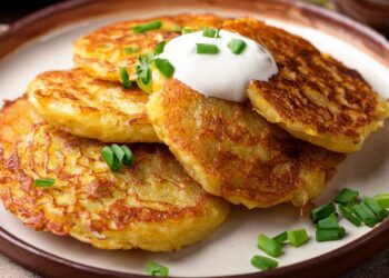 Bulviniai blynai be miltų ir kiaušinių? Šis triukas nustebins net močiutę