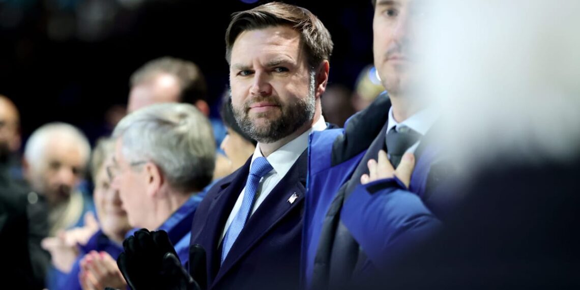 Olimpinėse žaidynėse minia nušvilpė J. D. Vance’ą – kilo ES skandalas