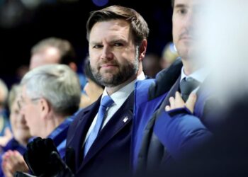Olimpinėse žaidynėse minia nušvilpė J. D. Vance’ą – kilo ES skandalas