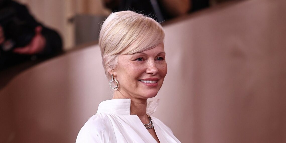 Pamela Anderson pasirodė neatpažįstama: sūnaus vestuvėse – visiškai naujas įvaizdis