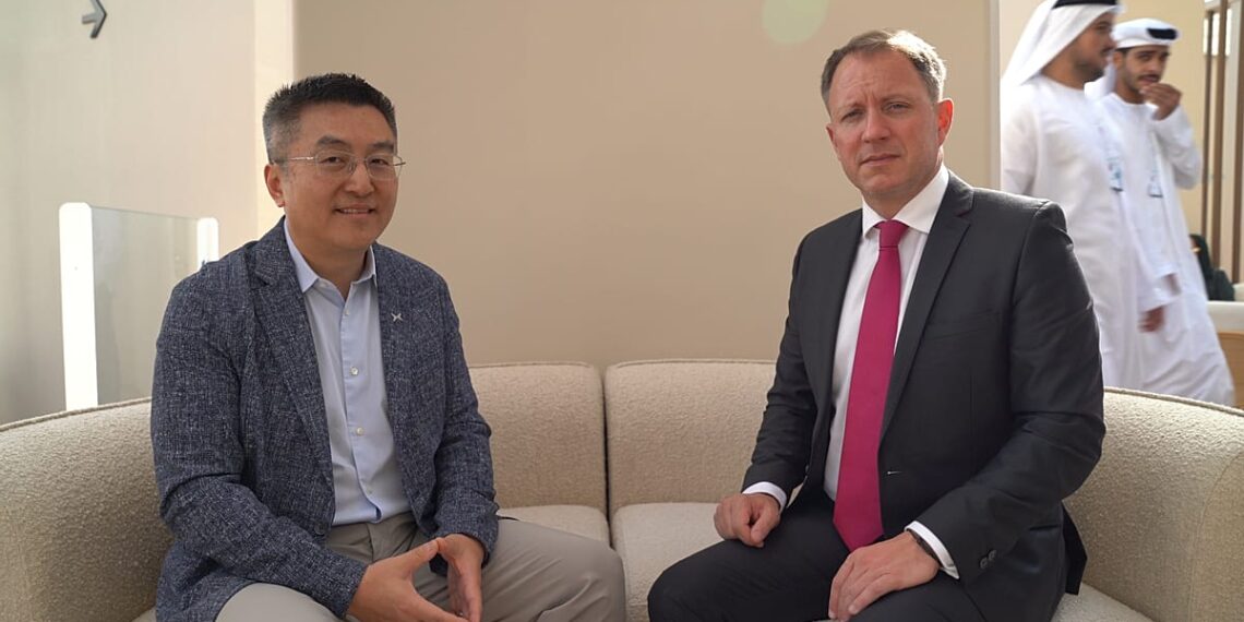 Pasaulio vyriausybių suvažiavime – ateities vizija: skraidantys automobiliai ir robotai jau realybė