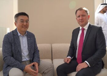 Pasaulio vyriausybių suvažiavime – ateities vizija: skraidantys automobiliai ir robotai jau realybė