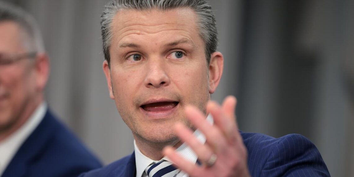 Pentagonas spaudžia „Claude“ kūrėjus: dirbtinis intelektas gali būti panaudotas kariuomenėje