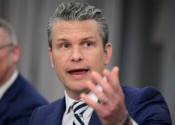 Pentagonas spaudžia „Claude“ kūrėjus: dirbtinis intelektas gali būti panaudotas kariuomenėje