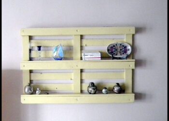 Paprasta „pasidaryk pats“ idėja: iš padėklų – talpus stelažas per kelias valandas