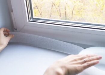 Per 30 minučių užkirskite kelią šalčiui: paprastas palangės apšiltinimo triukas